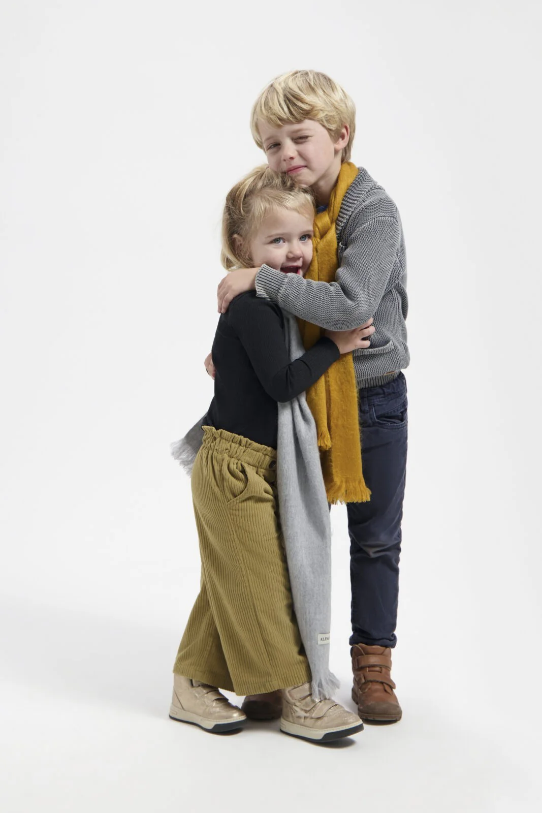 Alpaca Loca | Kids Scarf Ocher - Image 4