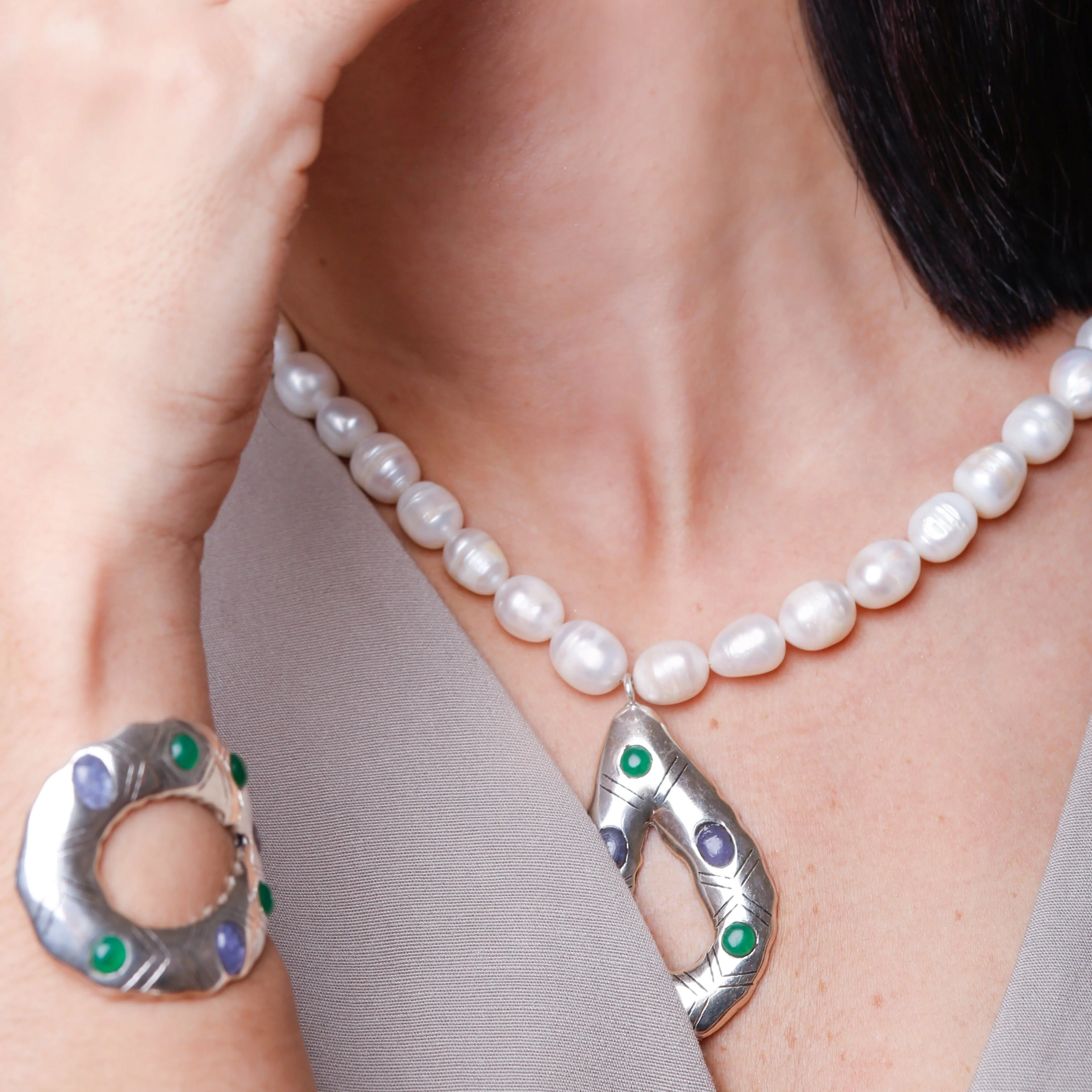 Yelli Jewels | Teardrop Pearl Pendant Necklace - Image 3